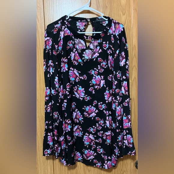 Lane Bryant Tops - Lane Bryant Shirt Size 14 Floral Top with Flare Sleeves V-Neck Women EUC